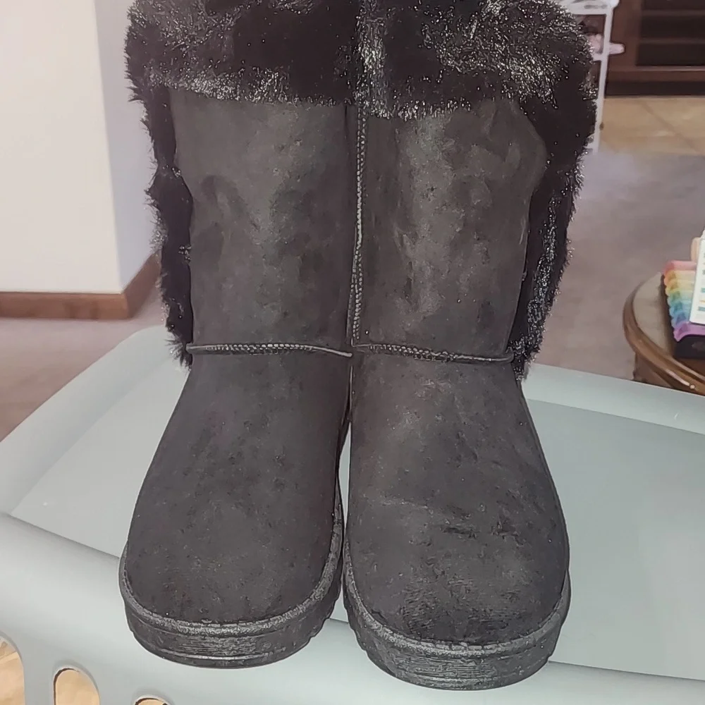 Abigail Black Boots With Buttons On Sides Never Worn